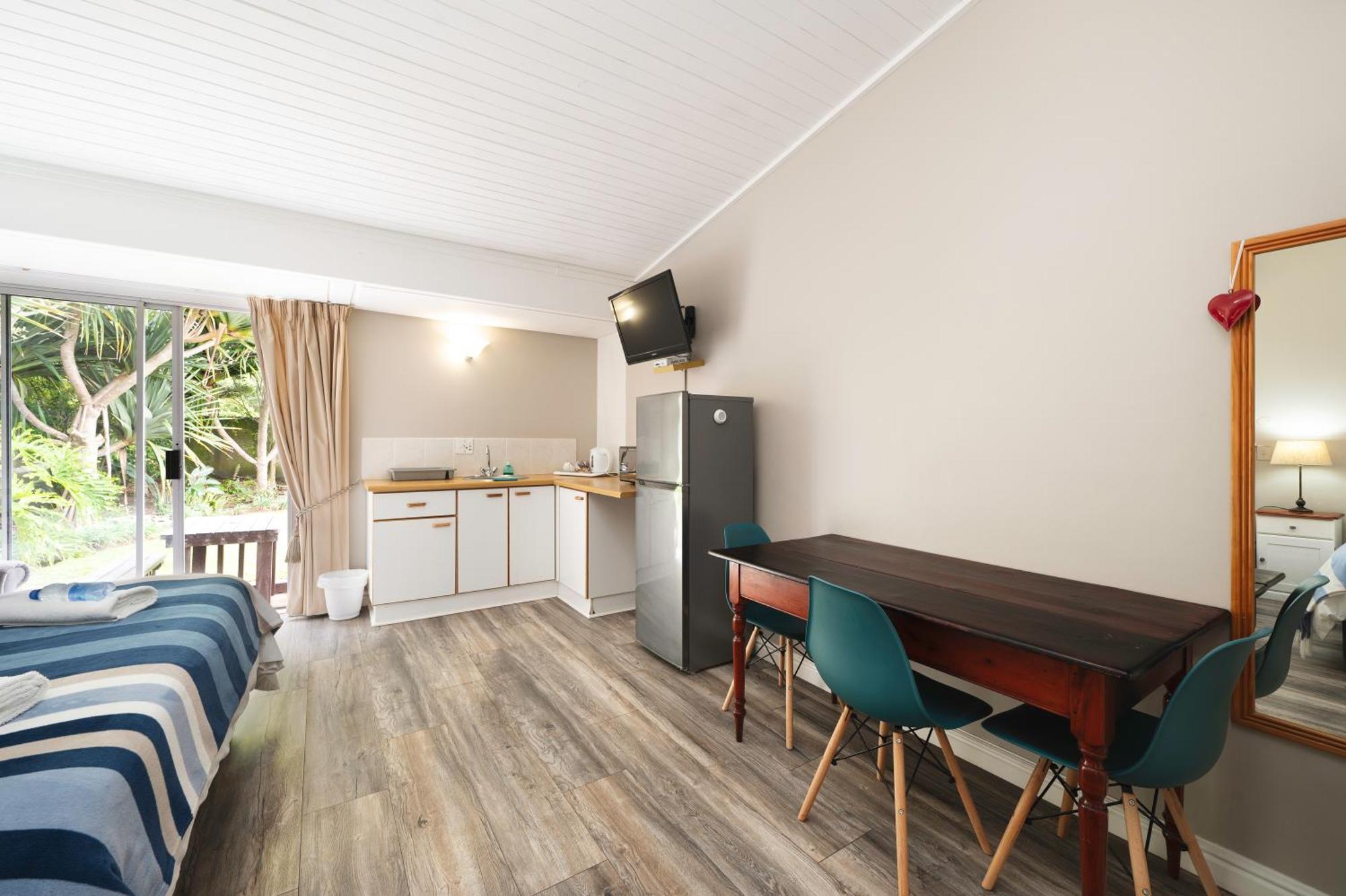 Admirals Lodge Guest House And Brightways Self Catering Apartments Port Elizabeth Buitenkant foto