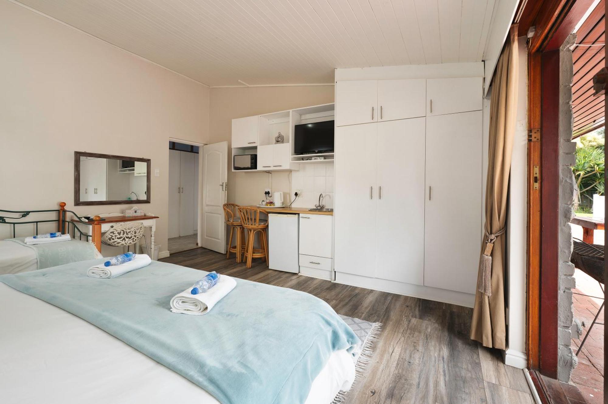 Admirals Lodge Guest House And Brightways Self Catering Apartments Port Elizabeth Buitenkant foto