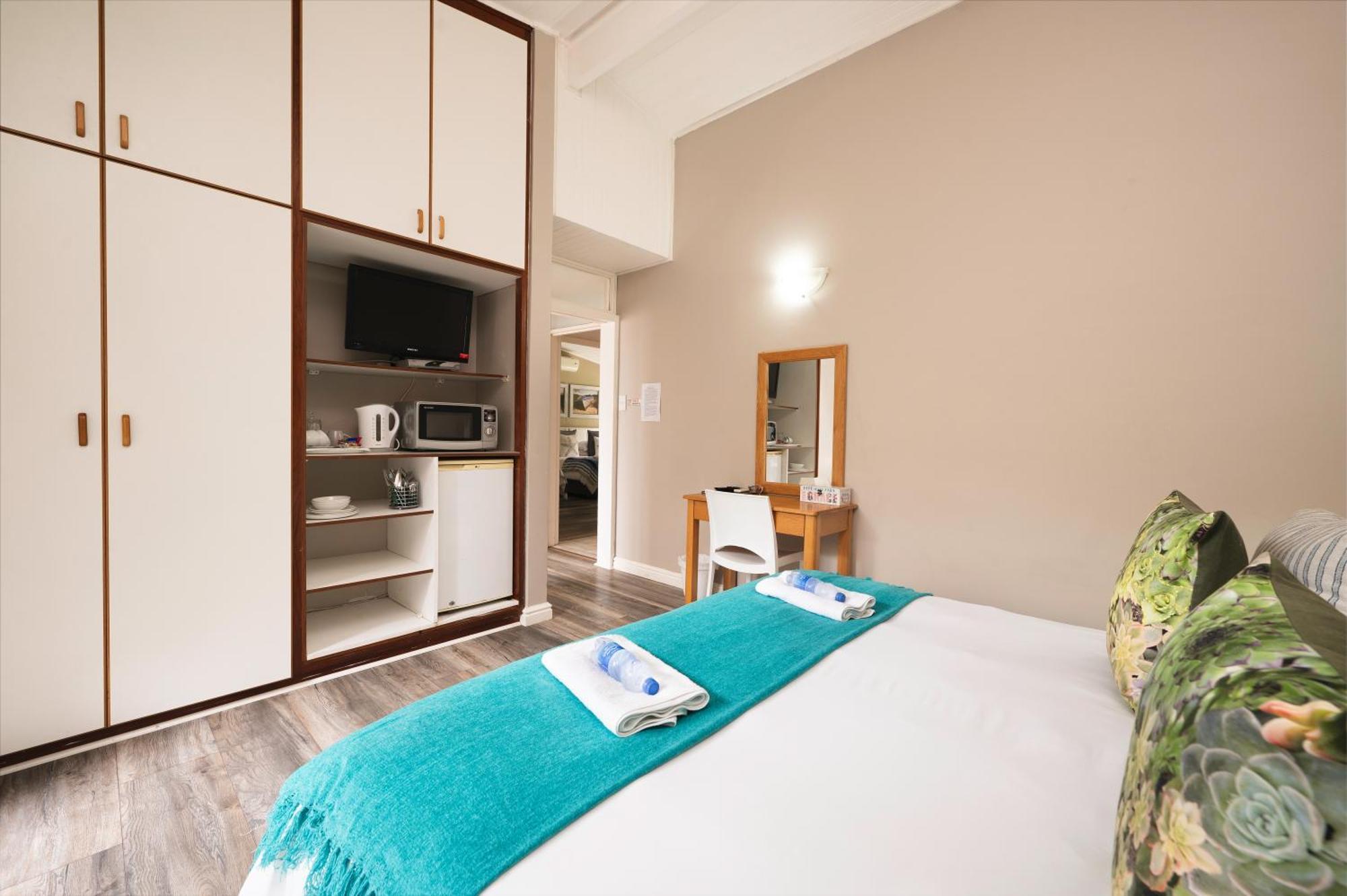 Admirals Lodge Guest House And Brightways Self Catering Apartments Port Elizabeth Buitenkant foto