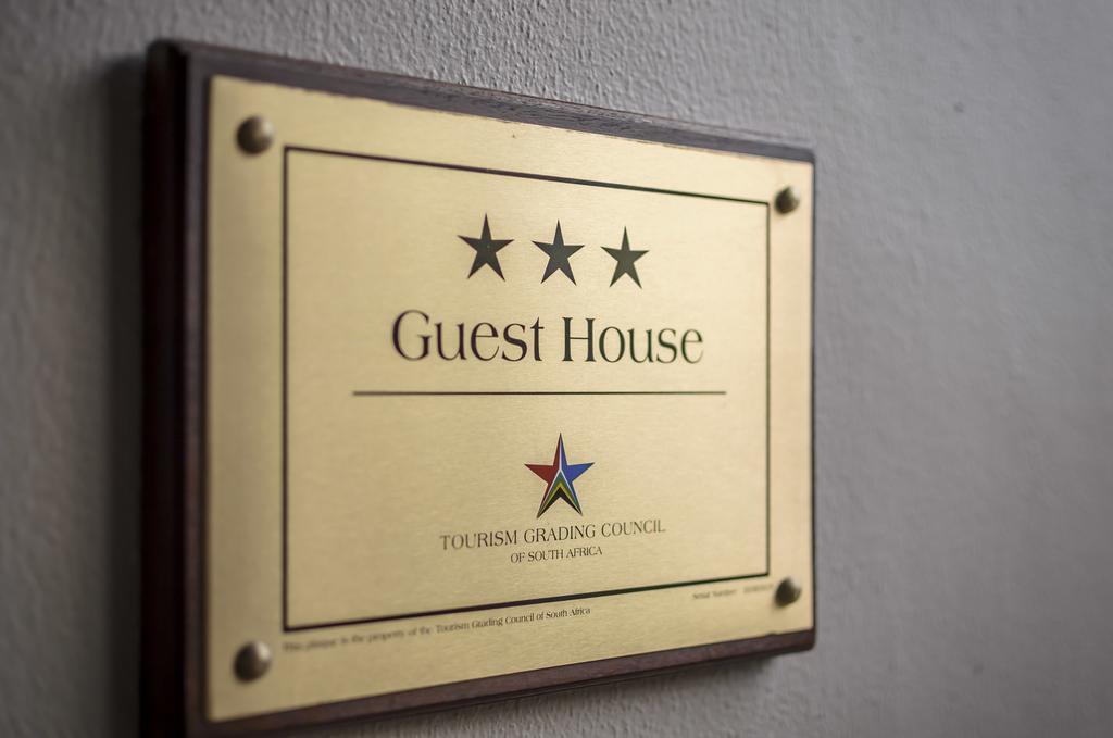 Admirals Lodge Guest House And Brightways Self Catering Apartments Port Elizabeth Buitenkant foto