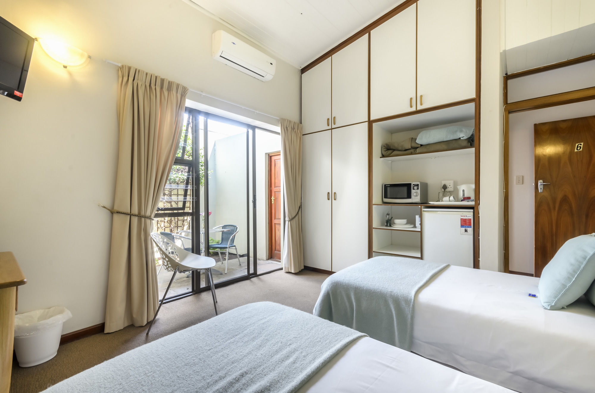 Admirals Lodge Guest House And Brightways Self Catering Apartments Port Elizabeth Buitenkant foto