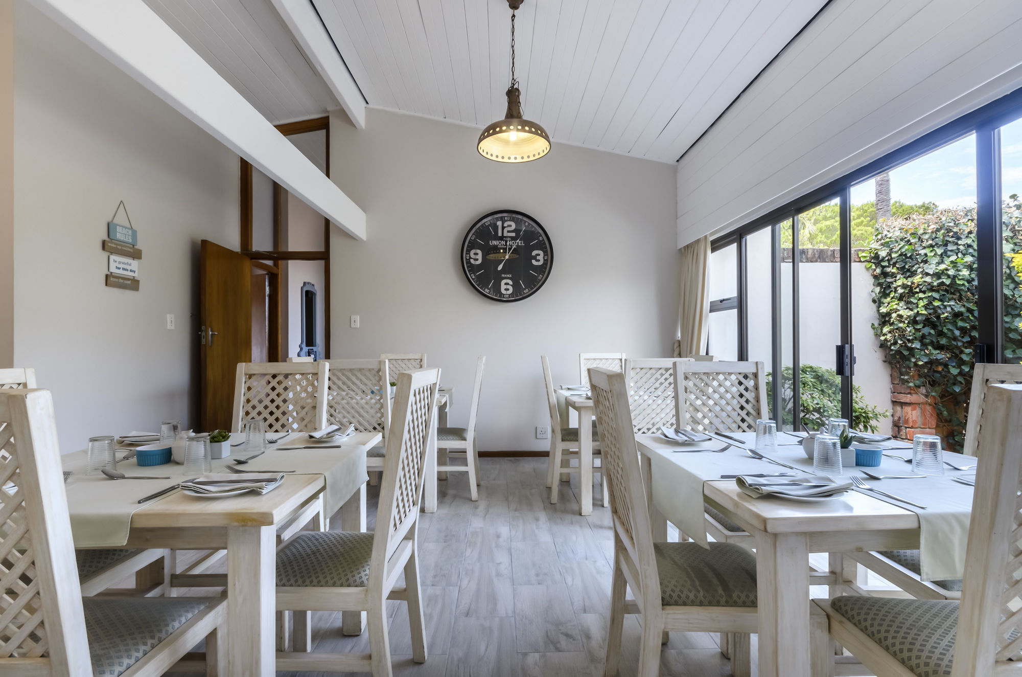 Admirals Lodge Guest House And Brightways Self Catering Apartments Port Elizabeth Buitenkant foto